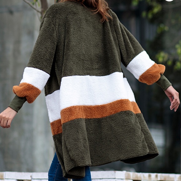 Luxurious Women’s Coat - Picture 4 of 5